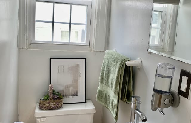 14 Oakley Place - 14 Oakley Place, Queens, NY 11020 14 Oakley Place - 14 Oakley Place, Queens, NY 11020