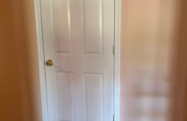 Newly renovated 2 Bed/2.5 Bath Townhouse Gallery 4