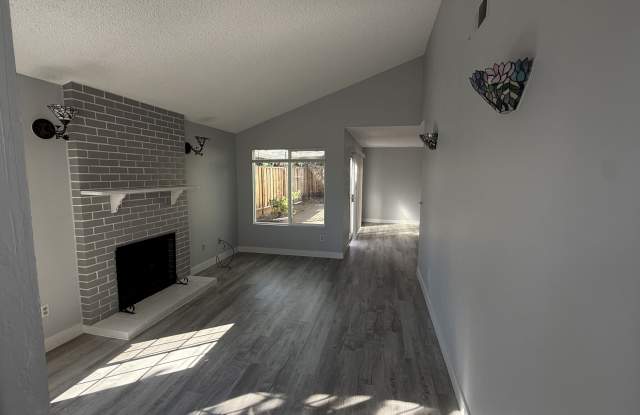 2113 Meadow View Place Gallery 2