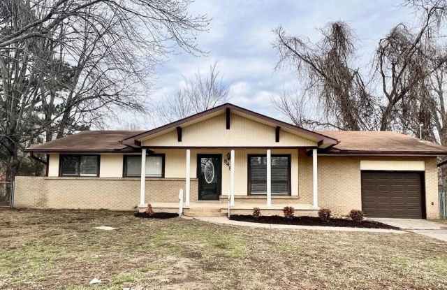 848 Southview Drive - 848 Southview Drive, Dyersburg, TN 38024