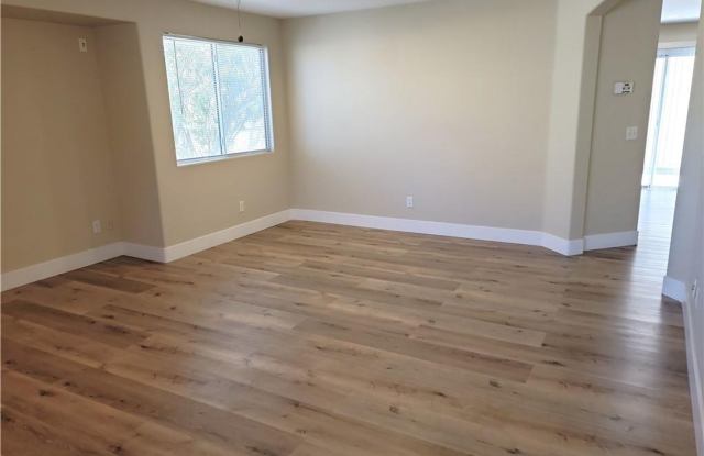 DON'T PASS THIS ONE UP!! SUPER CUTE HOME WITH CLASS AND STYLE! Gallery 3