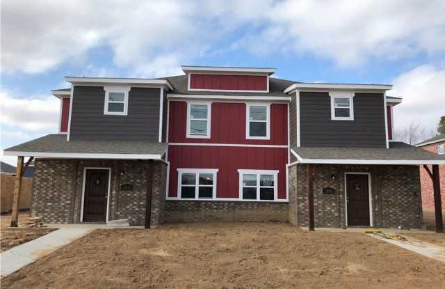 4 Bed 4.5 Bath Townhouse just mins away from the University! photos photos