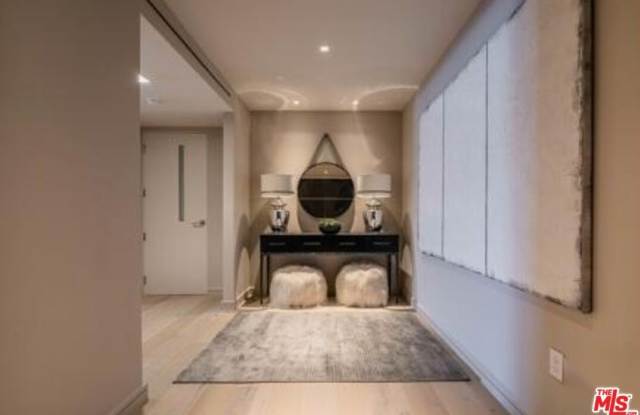 2391 Roscomare Gallery 2