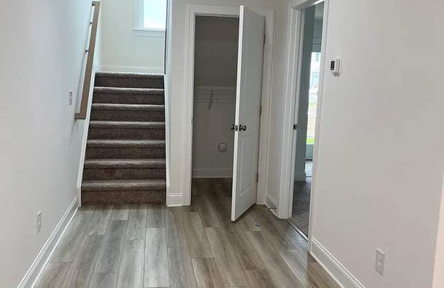 Room in 4 Bedroom Home at Walnut Hill Rd NW Gallery 4