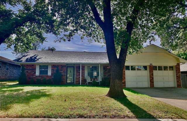 Updated home in East Edmond + Edmond Schools + 3 bedrooms Gallery 3