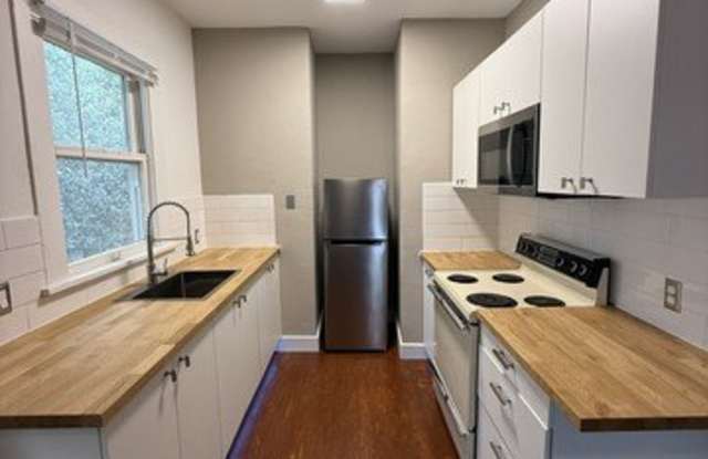 415 E Locust photos photos
