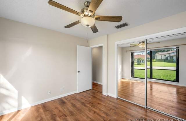 2386 SW Creekside Drive Gallery 3