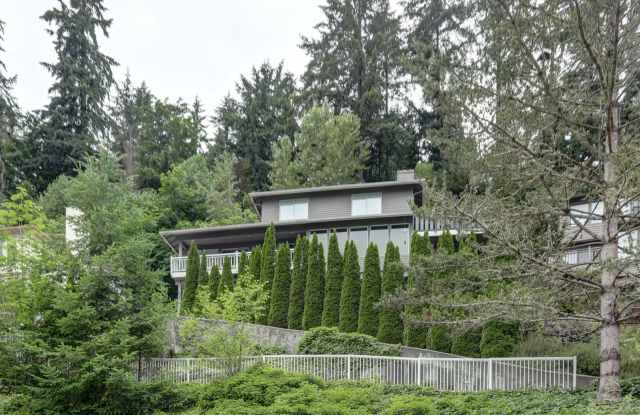 Private Hilltop Retreat Available Overlooking Lake Sammamish! - 907 170th Place Southeast, Bellevue, WA 98008