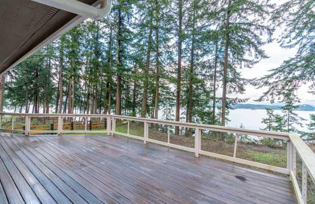 3 Bedroom 2.5 bathroom nestled in woods with water view - 4750 Jones Road, Island County, WA 98277