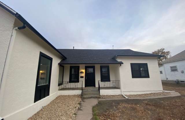 Beautifully remodeled 2 bed 1 bath unit in duplex! - 321 South 2nd Street, Sterling, CO 80751