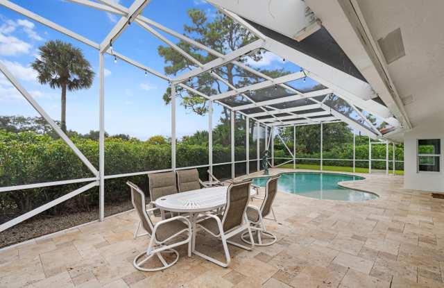 925 FOXPOINTE Circle Gallery 1