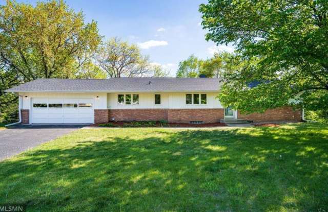 Spacious 4-Bed 3-Bath Home Available Now in Burnsville! photos photos