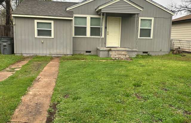 Great Home Located in the Lawton Heights Area! Pets Negotiable with Owner Approval! - 1713 Northwest Irwin Avenue, Lawton, OK 73507