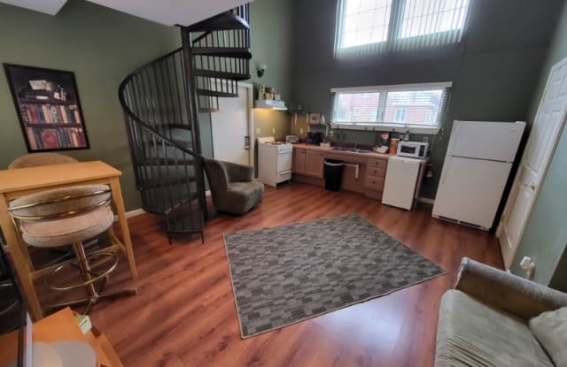 Suites On Chocolate - 1428 East Chocolate Avenue, Palmdale, PA 17033