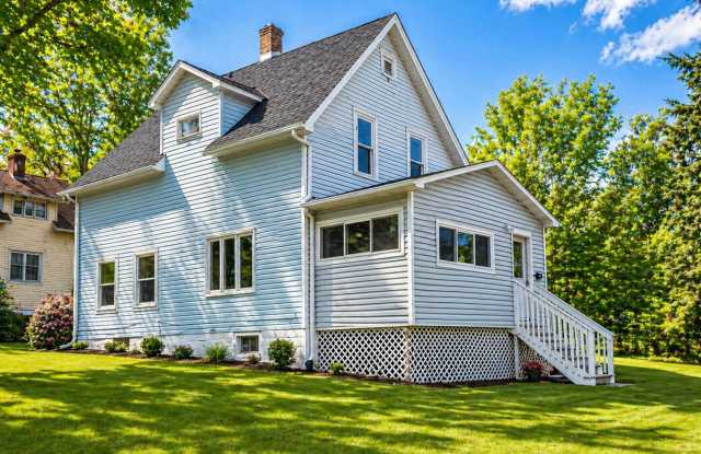 701 East 11th Street - 701 East 11th Street, Duluth, MN 55805