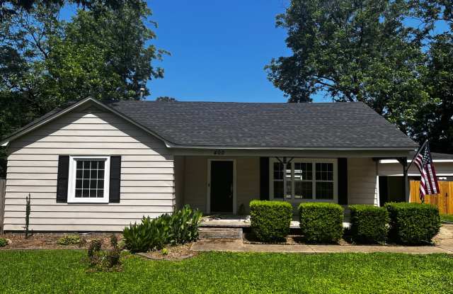 Freshly updated home with privacy fence in Cabot photos photos
