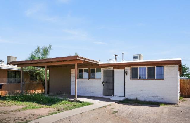 Bright 3-Bedroom Home Near Tucson’s Best Amenities—and Move-In Ready! photos photos