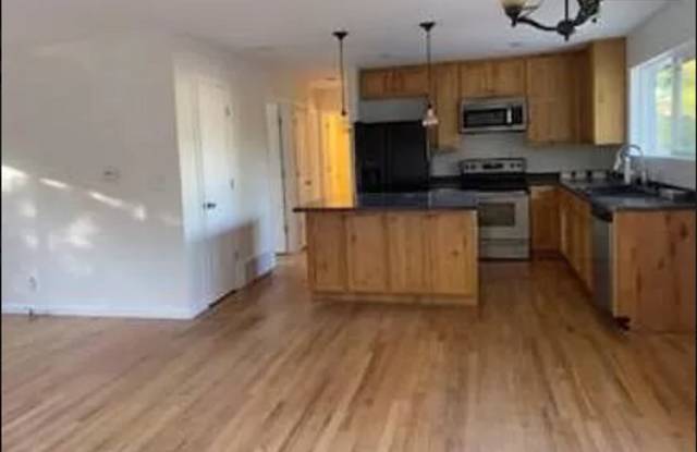 LOVELY 5 Bed 2.5 Bath Single Family Home in Martin Acres photos photos