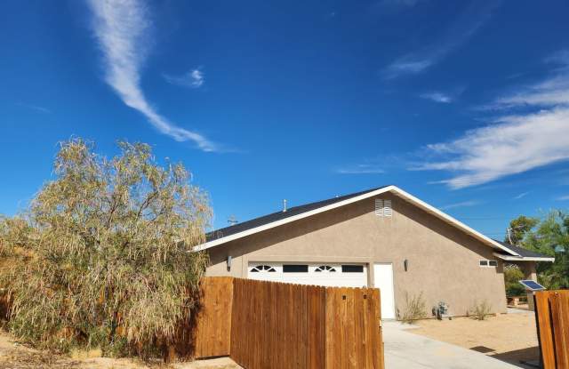 3 bedroom 2 bathroom in Joshua Tree Gallery 1