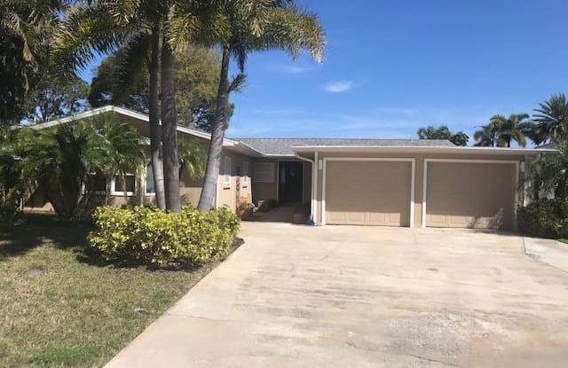 156 Carlyle Dr - 156 Carlyle Drive, Palm Harbor, FL 34683