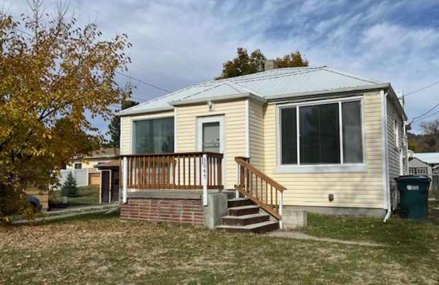 3 Bedroom/ 1.5 Bath House on West End Gallery 1