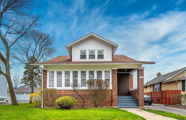 247 W Palatine Road Gallery 1