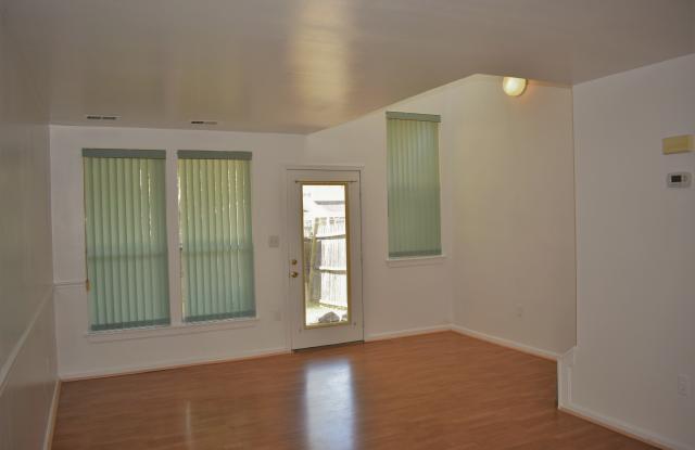 11906 Roan Ln Gallery 3