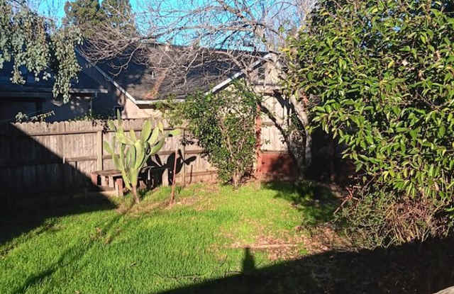 Charming 2x1 With Attached Garage  Backyard! Available 9/10! - 2419 Mariposa Avenue, Chico, CA 95926