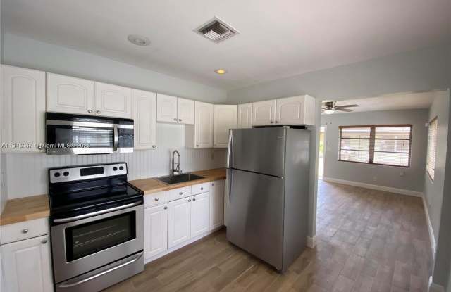 2641 SW 13th Ave photos photos