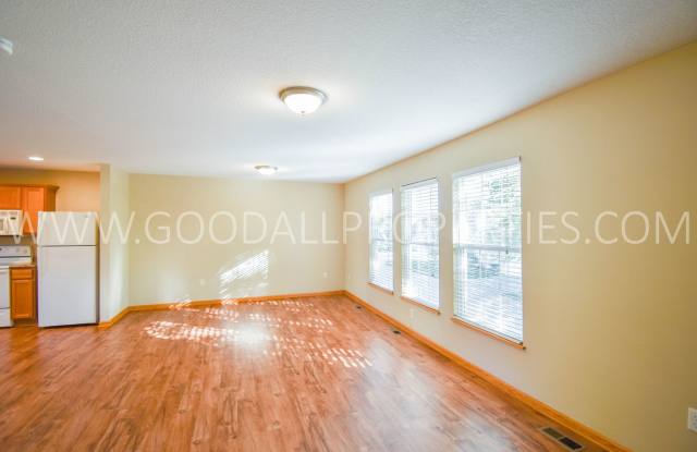 2-Bedroom, 2.5-Bath Townhome in Urbandale with Attached Garage! Gallery 4
