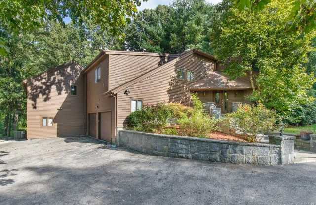585 Webbs Hill Road - 585 Webbs Hill Road, Stamford, CT 06903