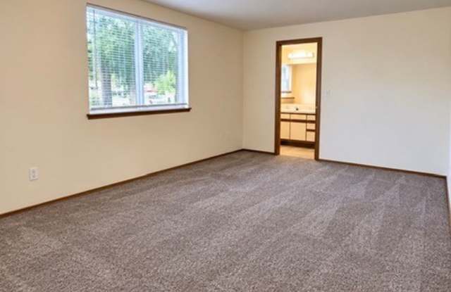 **HALF OFF RENT IF YOU MOVE IN BEFORE NOVEMBER 15TH** Gallery 4