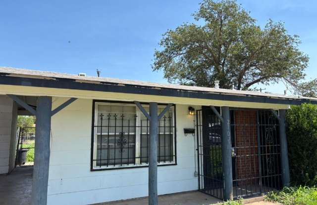 2707 E 9th Street photos photos