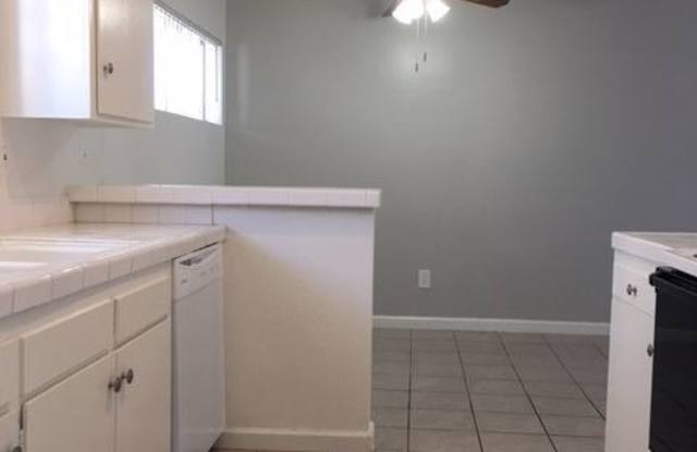 5139 White Oak Ave Gallery 3