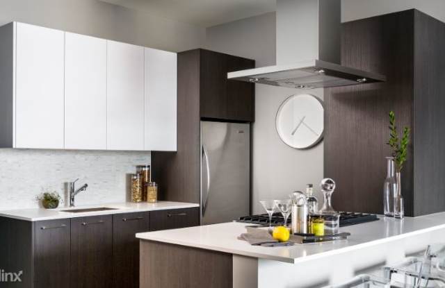 35 W Wacker Dr Gallery 3