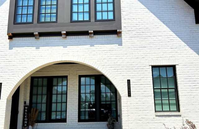 1042 WINDSOR DRIVE Gallery 1