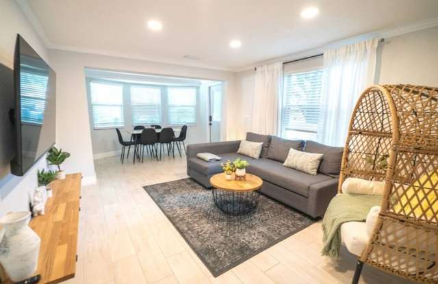 Fully Renovated Home Near Busch Gardens photos photos