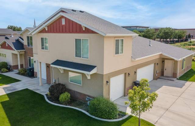Beautiful Townhouse In Pleasant Grove! photos photos