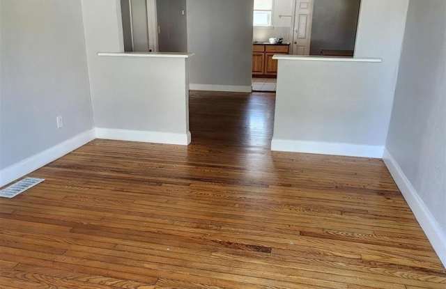 194 Deane Gallery 3