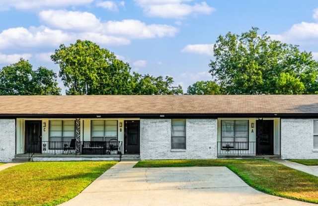 9000 Woodbine Dr photos photos