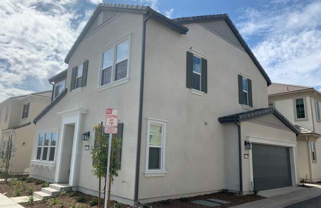 16054 Huckleberry Avenue Gallery 2