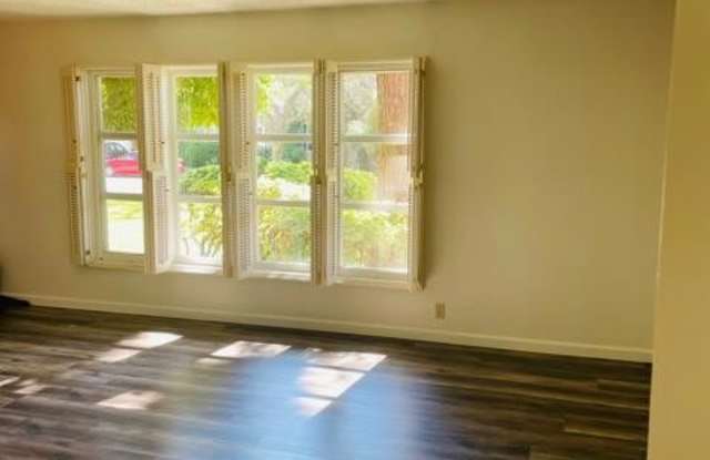 1733 Raymond Hill Gallery 3