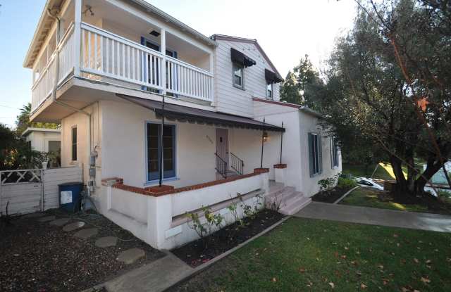 Large 6 Rooms/2BA on College! Gallery 1