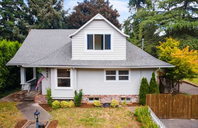 Beautiful 3,485 SqFt Home with Updated Kitchen  Modern Finishes photos photos