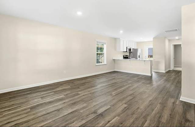 Modern Living in Greenville's Historic West End Gallery 4