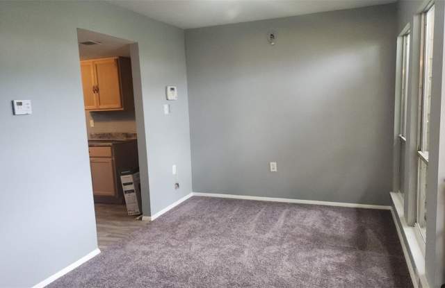 1818 WARRINGWOOD Drive Gallery 4