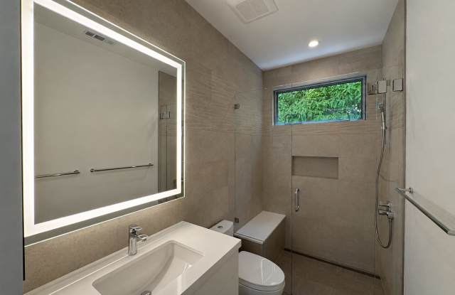511 Carmel Circle, Unit B Gallery 2
