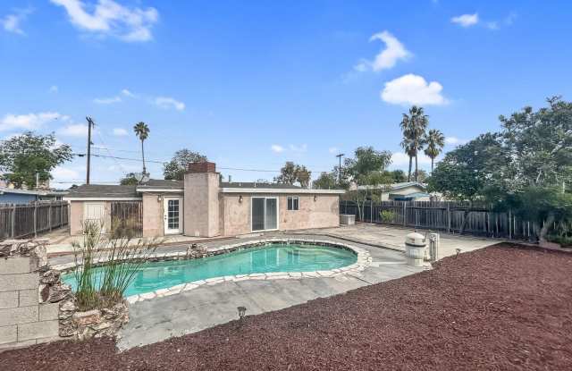 Beautiful 3B/2BA w/ Updated Kitchen and Pool in Clairemont! - 5111 Barstow Street, San Diego, CA 92117