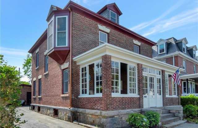 7 Sylvan Street Gallery 2