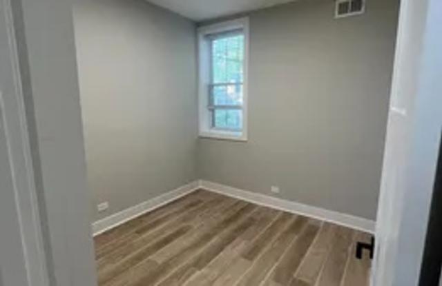 3929 North Southport Avenue Gallery 4
